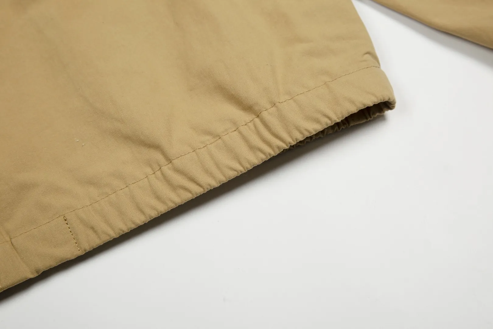 P290 White background picture [Popular item] Style number: 25109# (on sale all year round) Color: khaki/navy blue Size: S to XL - Ralph Lauren/Ralph Lauren Solid color logo embroidered cotton soft shell fabric hooded assault jacket - the face is the same as the original 32 high count plain weave super soft carbon grinding ✅ - Brand POLO three zippers Customized back collar webbing Dark and light two-color oil edge leather strips ✅ - Ralph Lauren/Ralph Lauren's classic men's and women's bomber zipper hooded jacket. It has an elegant and fashionable style with any wear. It has a retro and relaxed feel. The hood and zipper elements add to the casual casualness. The paper man effect on the upper body can be perfectly controlled whether it is sports style or casual style ✅
